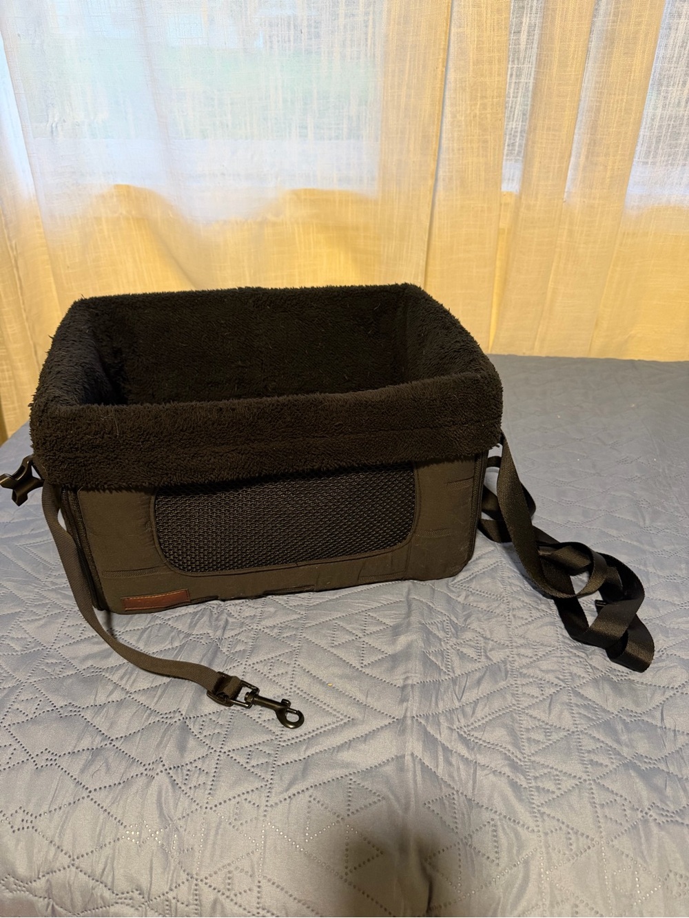 Plush Black Pet Car Booster Seat with Adjustable Strap